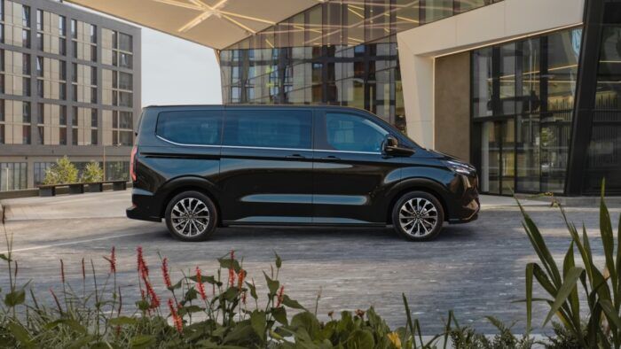 Ford E Tourneo Custom 5 700x394