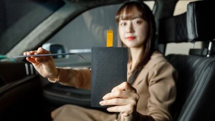 Altavoces del tamaño de un pasaporte para ocupar menos en los coches