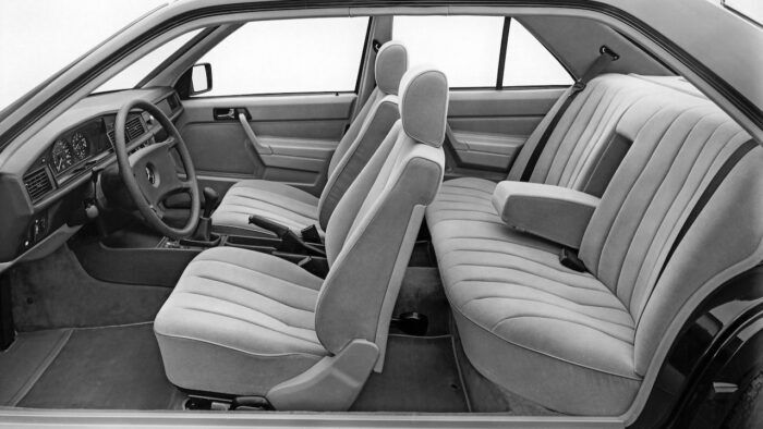 Mercedes Benz 190 5 700x394