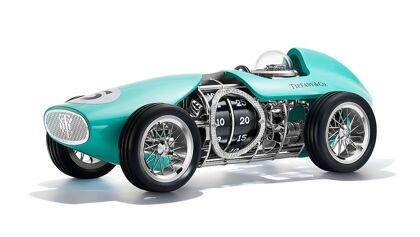 ¿Pagarías 244.000 euros por este reloj con forma de coche de carreras?