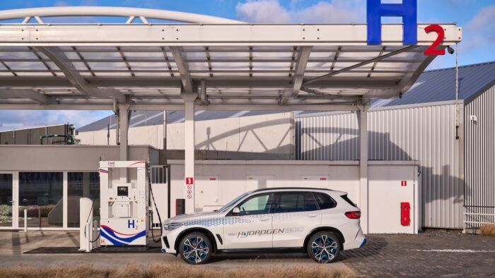 BMW IX5 Hydrogen 9 700x394