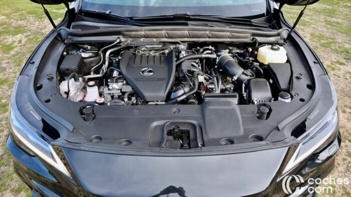 Lexus RX 500h 2023 Prueba Motor 1 700x394