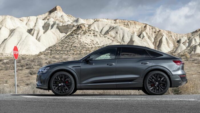 Audi Q8 Sportback 55 E Tron Pack Black 20 700x394