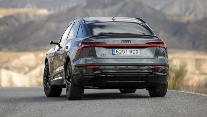 Audi Q8 Sportback 55 E Tron Pack Black 22 700x394