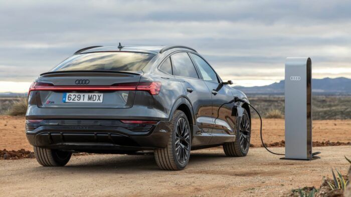 Audi Q8 Sportback 55 E Tron Pack Black 26 700x394