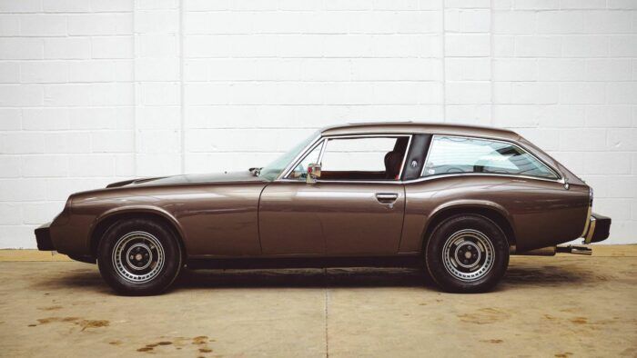 Jensen GT 1975 6 700x394