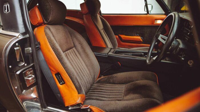 Jensen GT 1975 Interior 3 700x394
