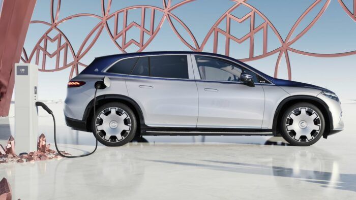 Mercedes Maybach EQS SUV 2023 16 700x394