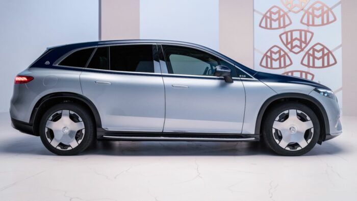 Mercedes Maybach EQS SUV 2023 3 700x394