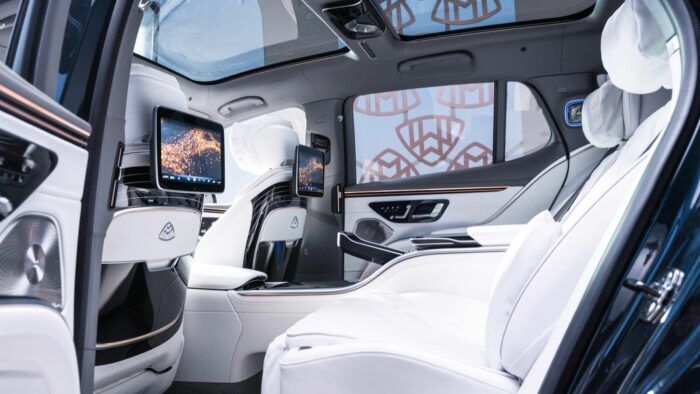 Mercedes Maybach EQS SUV 2023 Interior 2 700x394