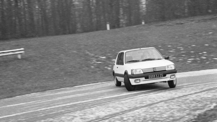 Peugeot 205 GTI PTS 125 4 700x394