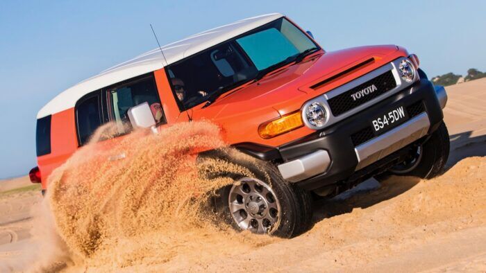 Toyota FJ Cruiser 2 700x394