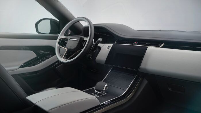 Range Rover Evoque 2024 1 700x394