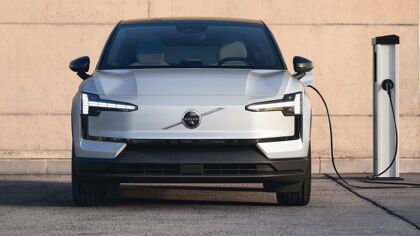 Volvo prometía vender solo eléctricos para 2030, ahora reculan por la baja demanda