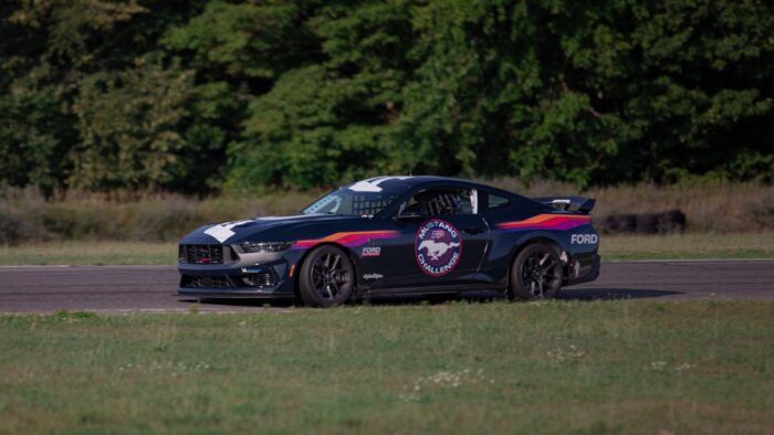 Ford Mustang Dark Horse R 1 700x394