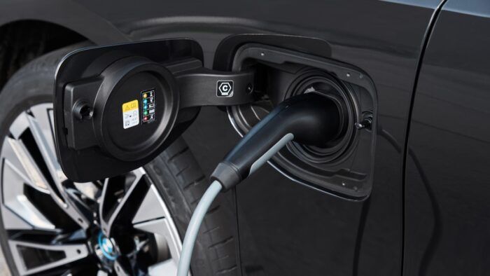 BMW Serie 5 530e 19 700x394