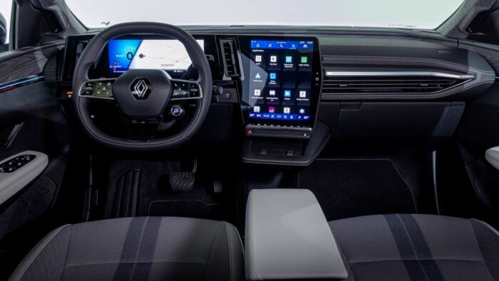 Renault Scenic 2024 Iconic Interior 4 700x394