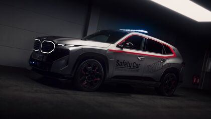 Tenía que pasar: el safety car de MotoGP en 2024 será un SUV electrificado (aunque uno muy potente)