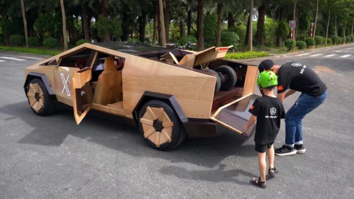 Tesla Cybertruck Madera 6 700x394