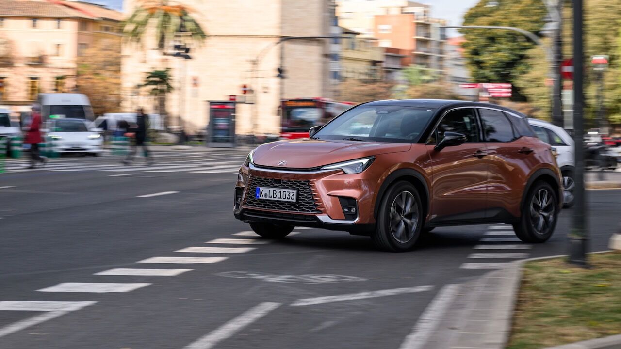 Lexus LBX Contacto 21