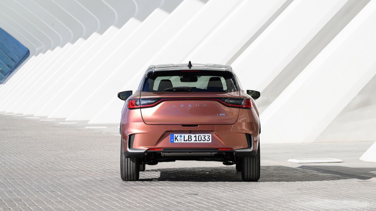 Lexus LBX Contacto 37