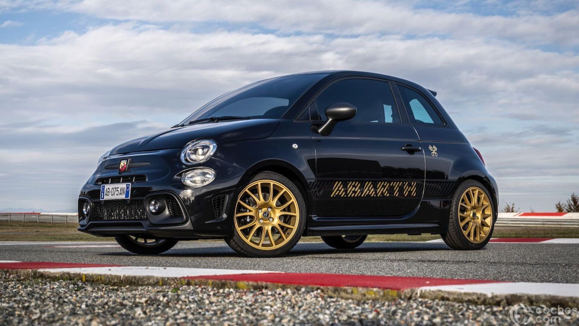 Abarth 695 75 Anniversario 2024