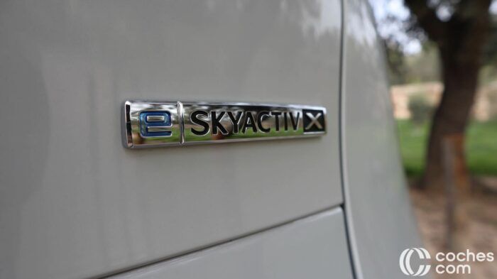 Mazda CX 30 2024 E SkyActiv X Prueba Detalle 2 700x393