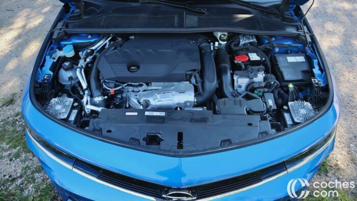 Opel Astra ST PHEV Prueba Motor 1 700x394