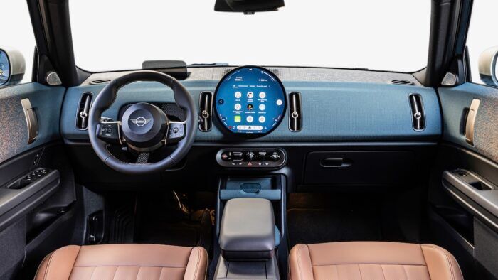 MINI Countryman C 28 700x394