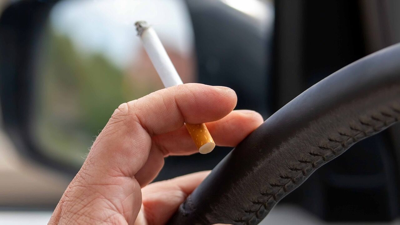 Fumar Tabaco Coche 2