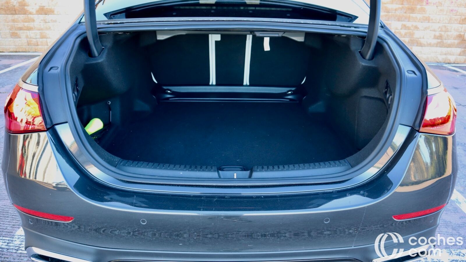 Mercedes E 220 D Prueba Maletero 1