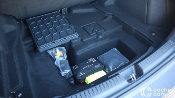 Mercedes E 220 D Prueba Maletero 3 700x393