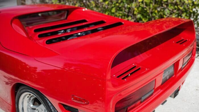 Vector M12 1996 15 700x394