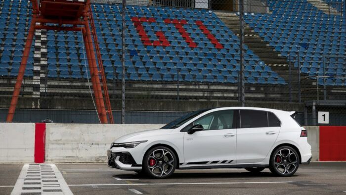 Volkswagen Golf GTI Clubsport 2024 20 700x394