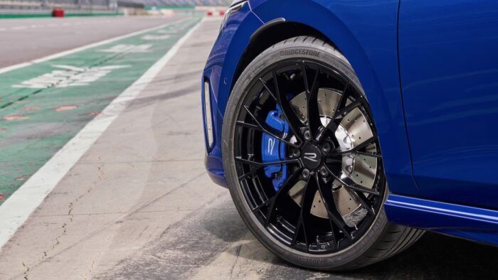 Volkswagen Golf R 2024 9 700x394