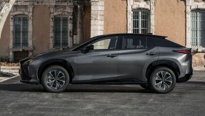 El Lexus RZ 300e llega al mercado para completar la gama