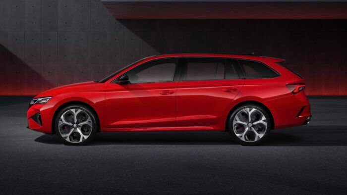 Skoda Octavia Combi RS 2024 3 700x394