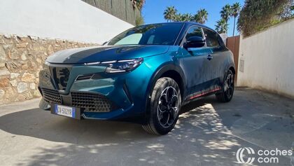 Alfa Romeo Junior elettrica: prueba contacto del primer eléctrico de la marca