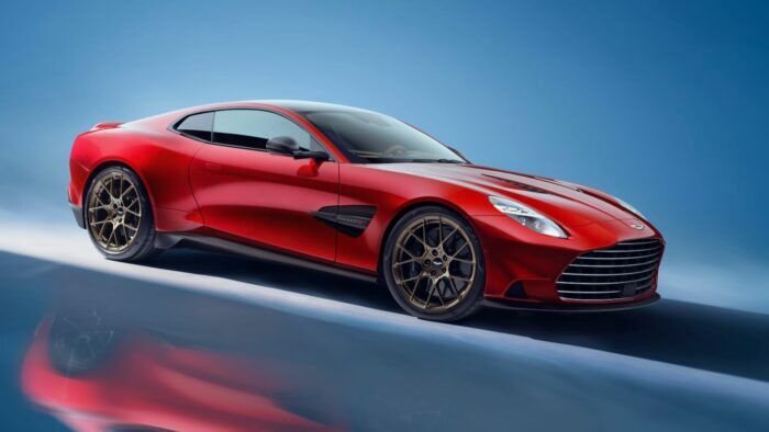 Aston Martin Vanquish 2025 9 700x394