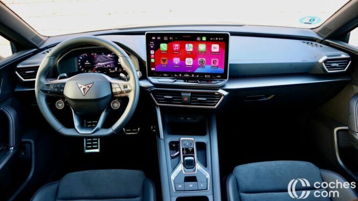 CUPRA Leon EHybrid Prueba Interior 23 700x393