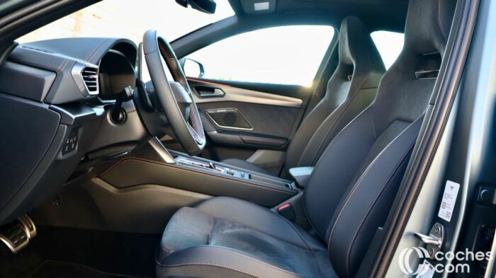 CUPRA Leon EHybrid Prueba Interior 9 700x393