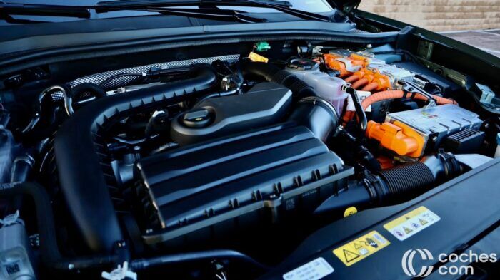 CUPRA Leon EHybrid Prueba Motor 2 700x393