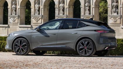 El DS4 Hybrid se suma a la gama del compacto