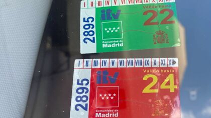 Lo que nos dice el color de la pegatina de la ITV y por qué sigue siendo obligatoria
