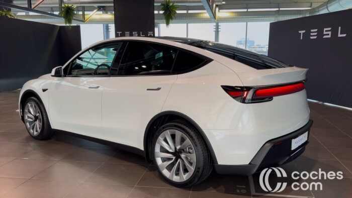 Tesla Model Y 2025 Contacto 01 700x394