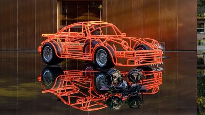 Cuando la escultura de un coche se vende más cara que el coche en sí&#8230;