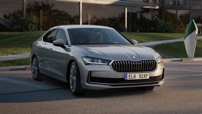 Skoda Superb IV 2025 1 700x394