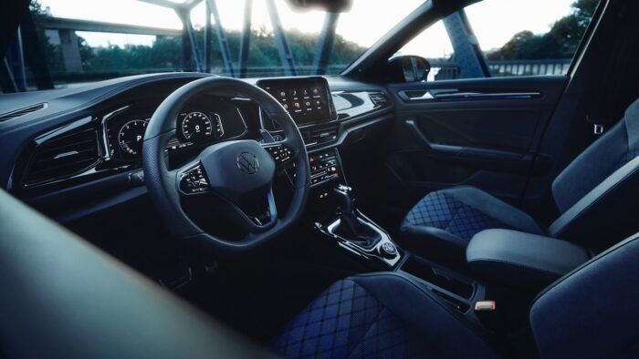 Volkswagen T Roc R Carbon Mate 20 700x394