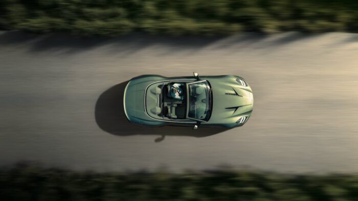 Aston Martin Vanquish Volante 2025 17 700x394