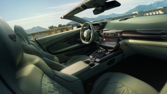 Aston Martin Vanquish Volante 2025 9 700x394